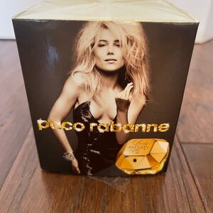Pavo robbane perfume